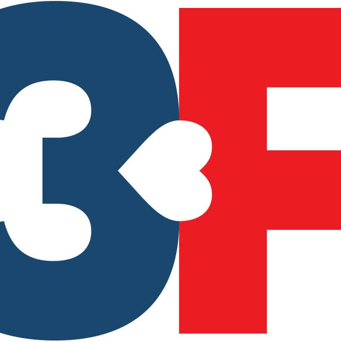 3F's logo. 3F skrevet med blåt 3-tal stående op ad et rødt F, forbundet med et hvidt hjerte på langs