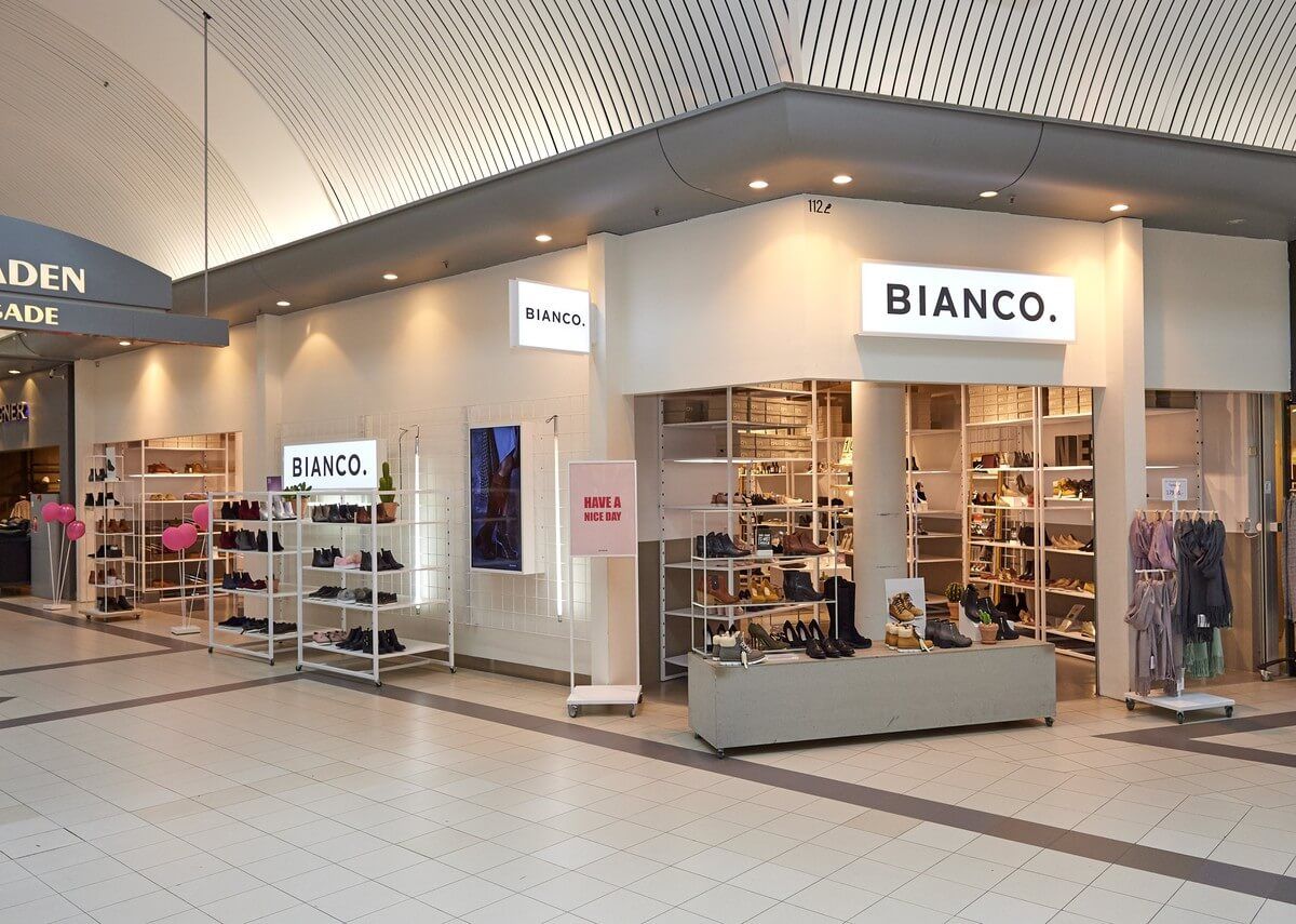 en butik kaldet bianco ligger i et indkøbscenter.