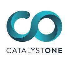 Logoet for catalystone er et blåt uendelighedssymbol.