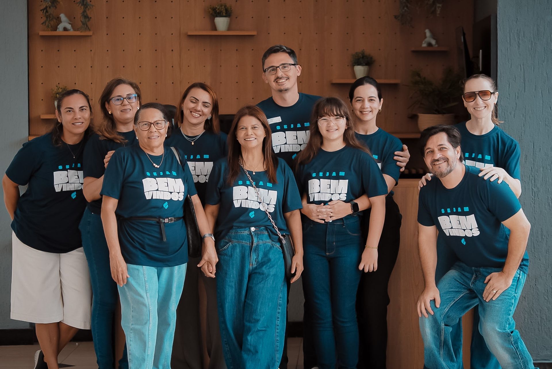 Equipe da igreja reunida no culto de 11 de outubro na IPNOVA