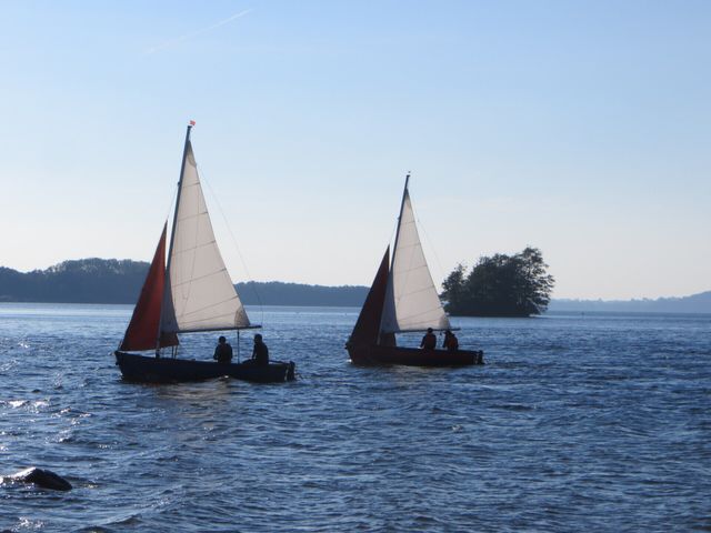Zwei Segeljollen auf dem großen Plöner See