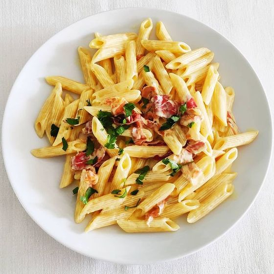 penne zafferano e speck