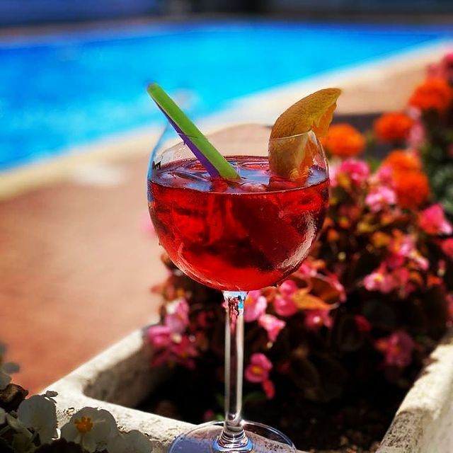Ristorante con piscina 6