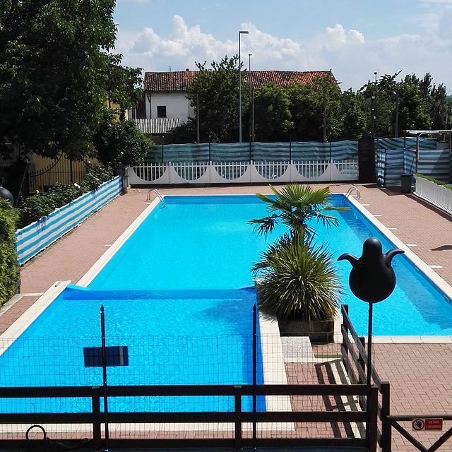 Ristorante con piscina 5