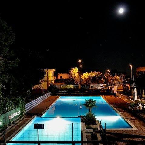 Ristorante con piscina 4