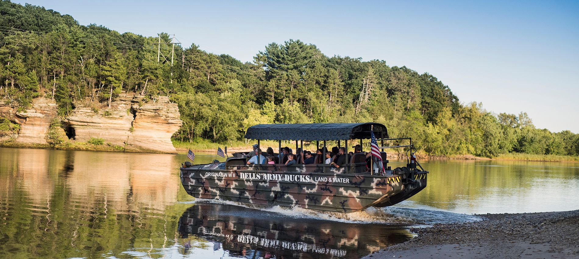 Dells Army Ducks attraction tour in Wisconsin Dells