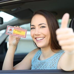 woman thumbs up