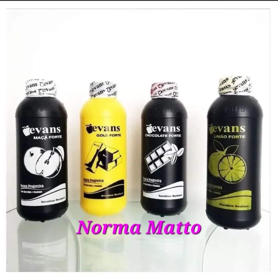 Cuatro botellas negras de líquidos 