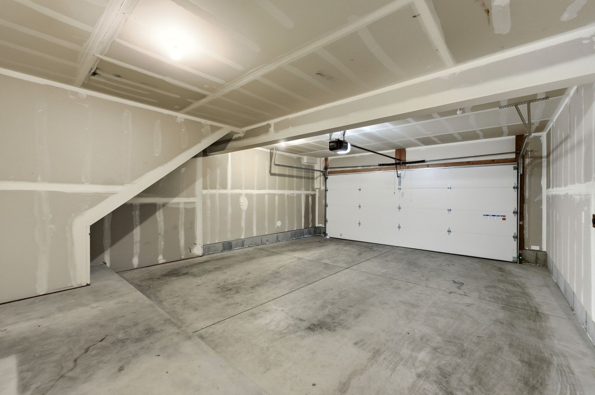 Large attached garages in townhomes for rent South Ogden Utah Madison Towns on 40th