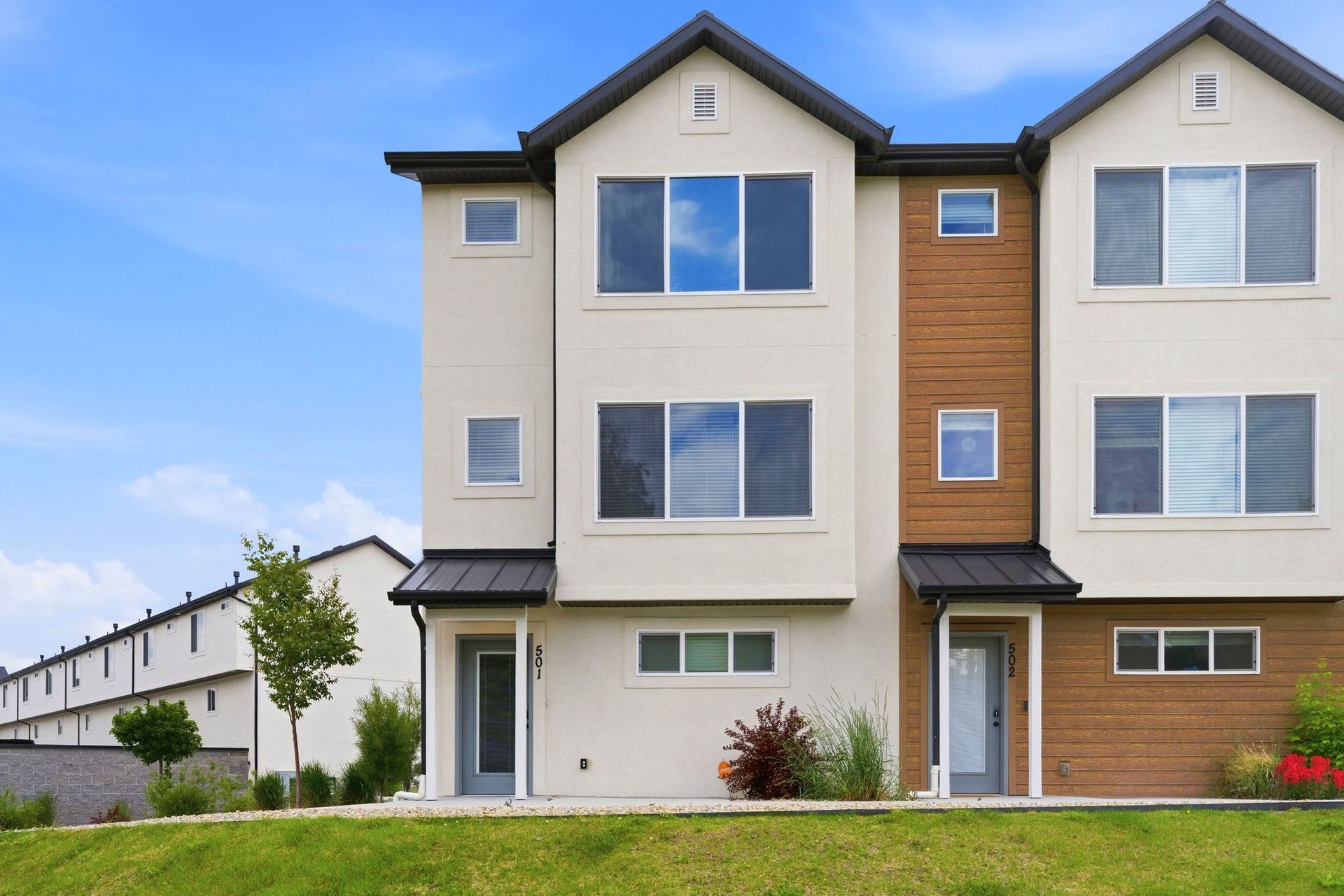 Attached 2 car garage townhomes for rent pet friendly South Ogden UT Madison Towns on 40th