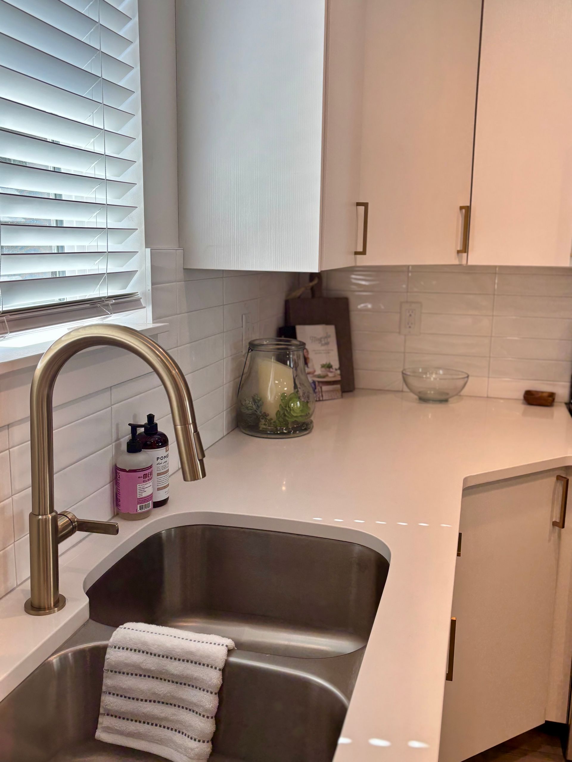 Kitchen in townhouse for rent Ogden Utah Madison Towns on 40th
