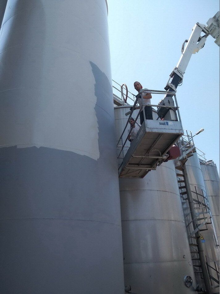 Lavori di sabbiatura su silos