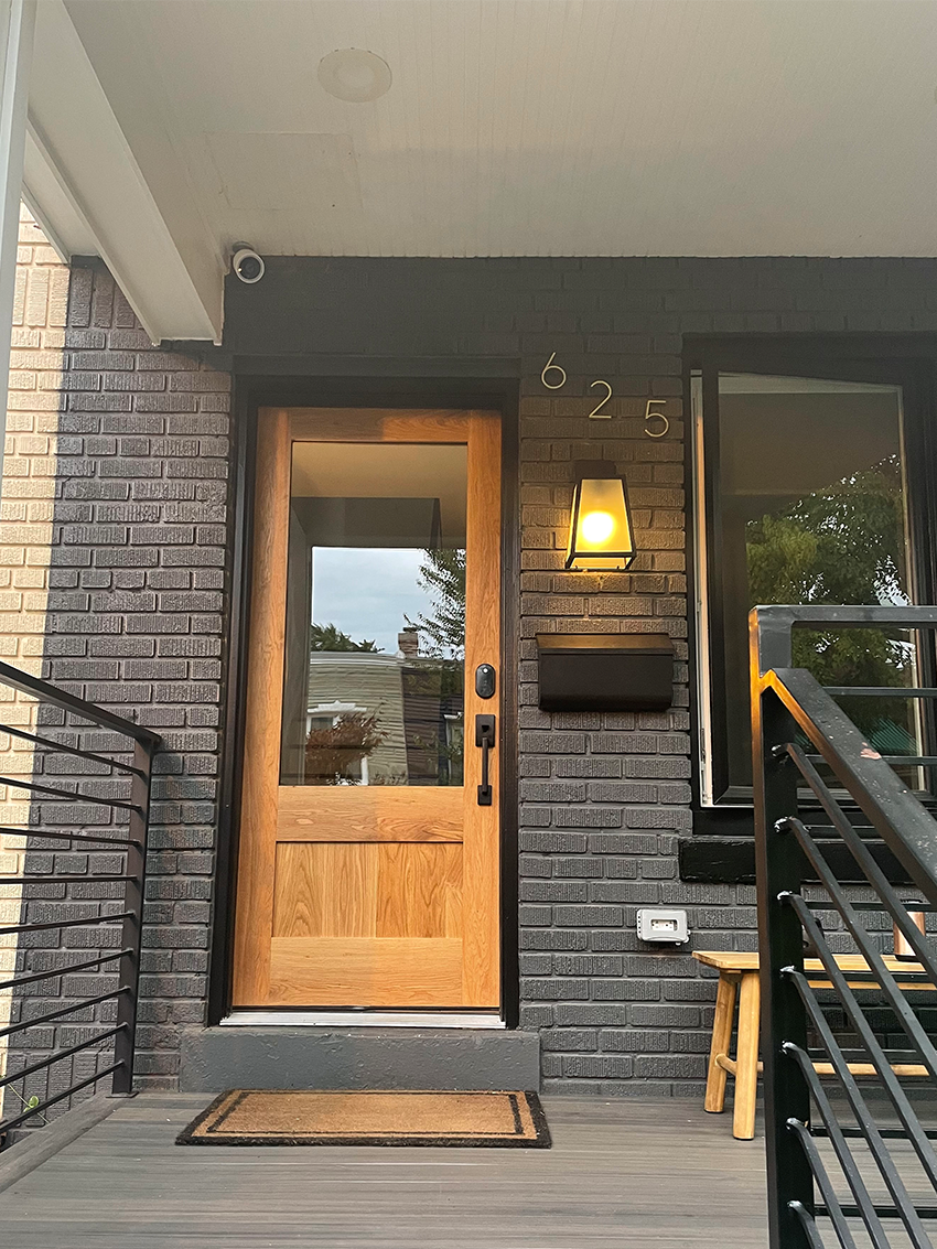 Flat sawn white oak entry door