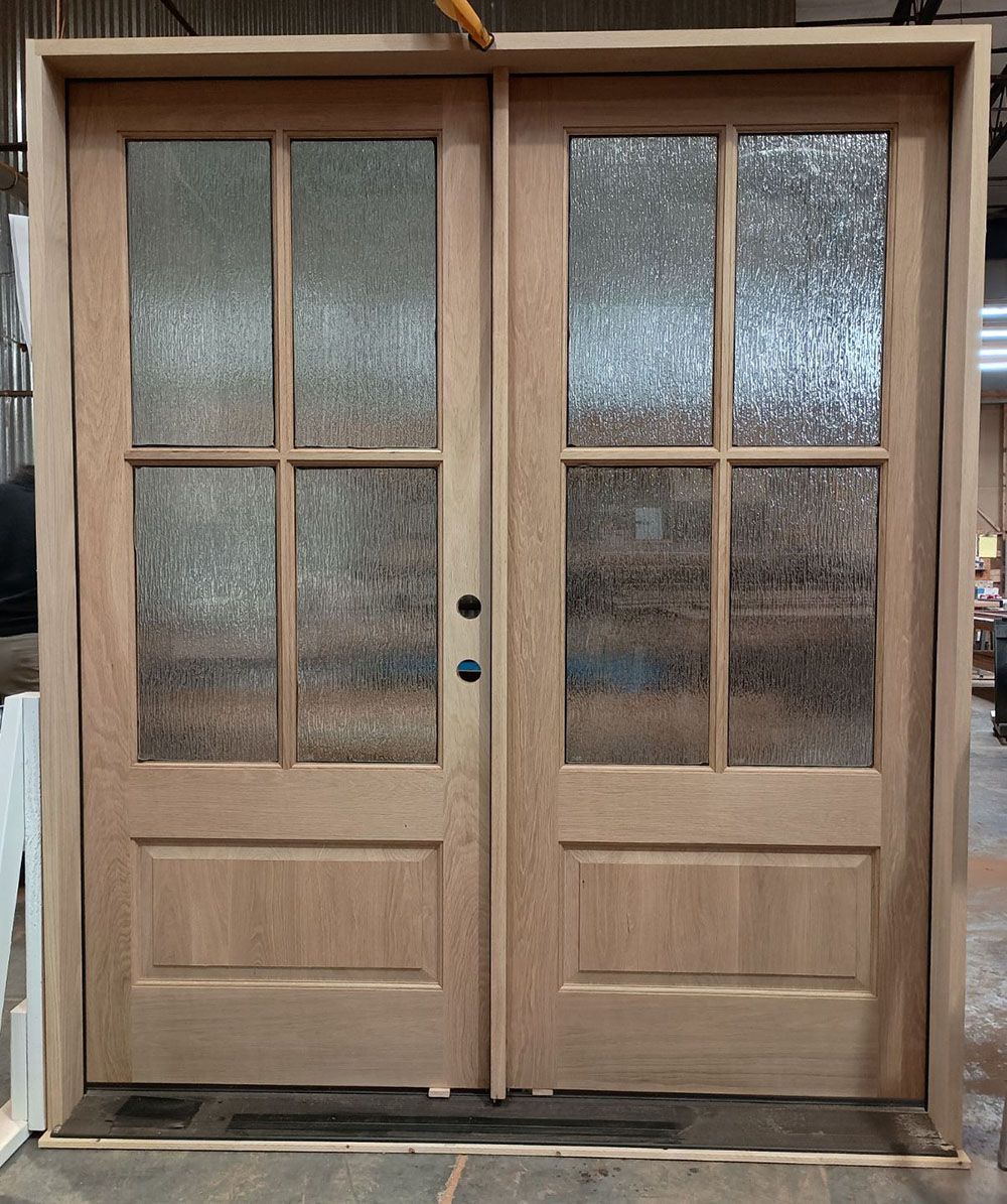 Griffin #28377
Flat sawn white oak with rain glass