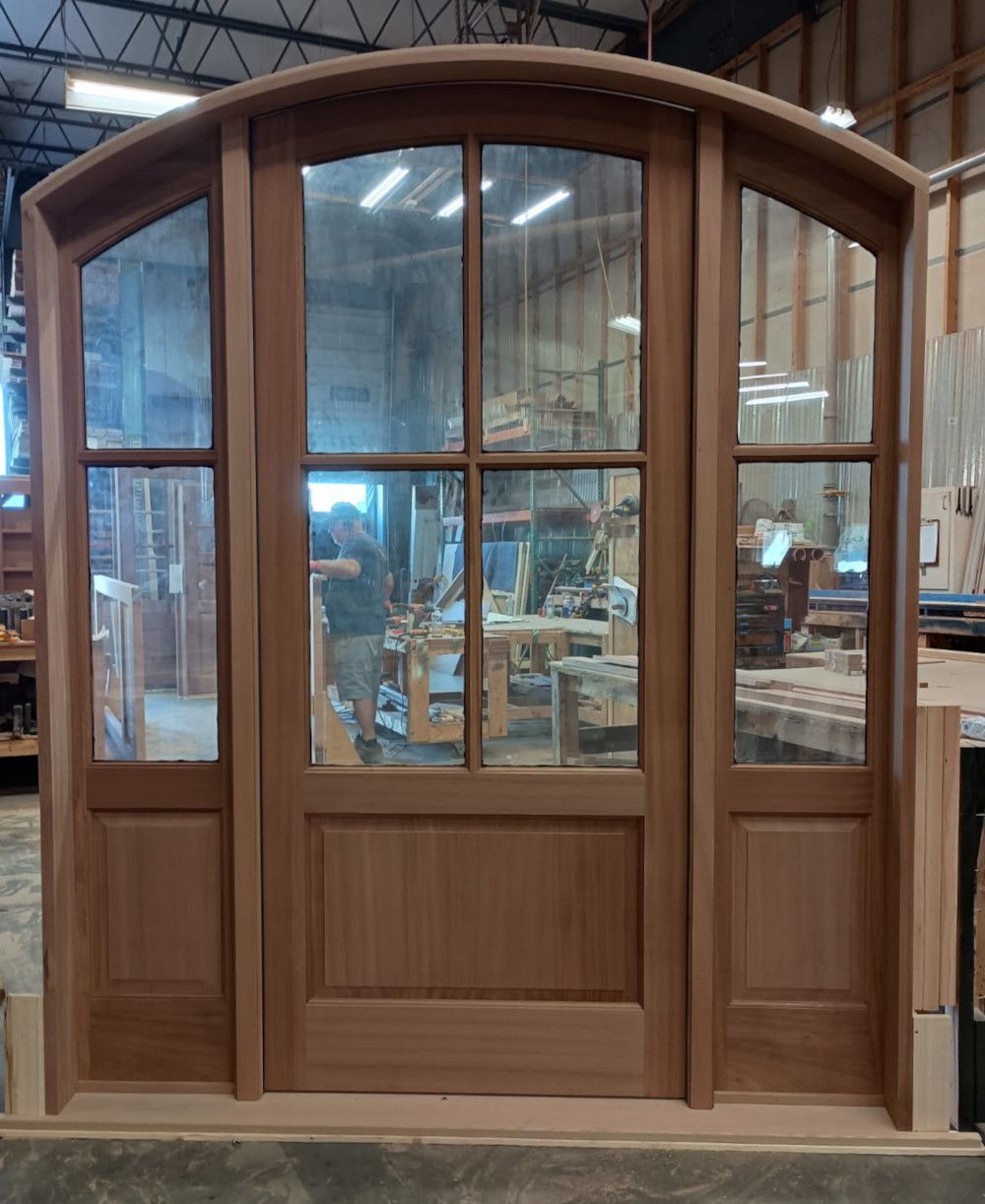 KG/Crescent #29260
Mahogany door with Red Oak sill
Huntington, NY