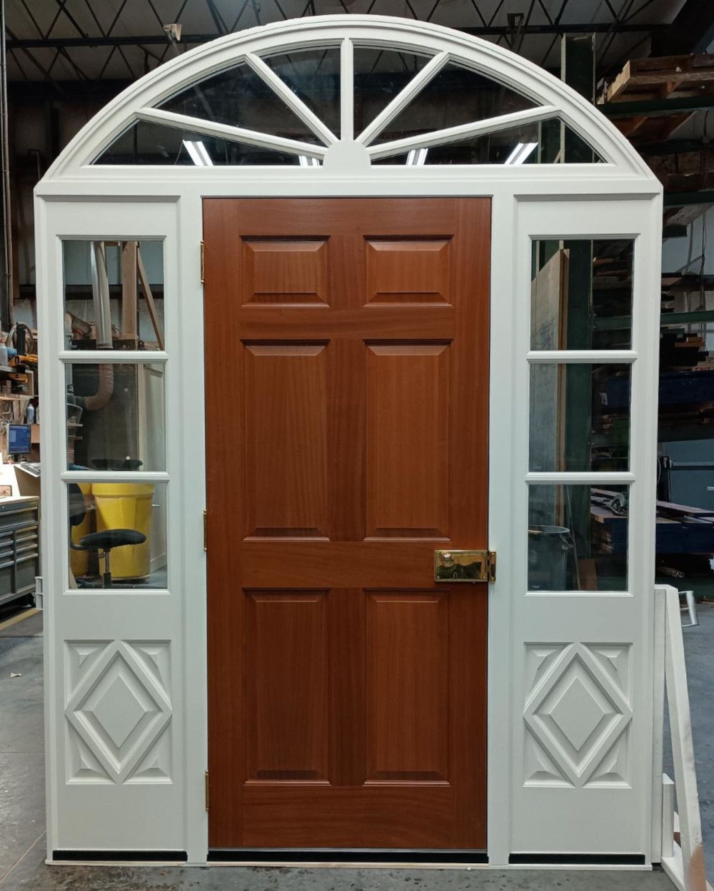 Romay #29184
Mahogany door & storm door
Stained Chaparral, painted F&B Wimborne White
Upperco, MD