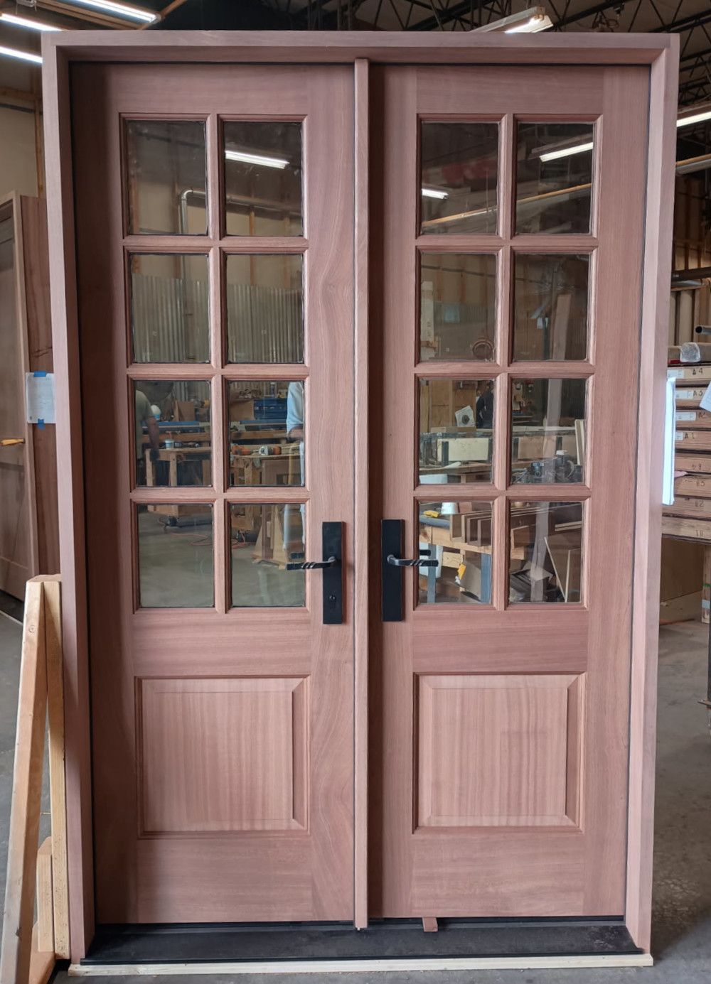 Roy #29288
Mahogany double door
Multi-point active & semi-active lock system
Emtek lever sets
Grosse Pointe Park, MI