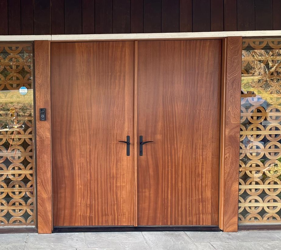 Flush double door unit