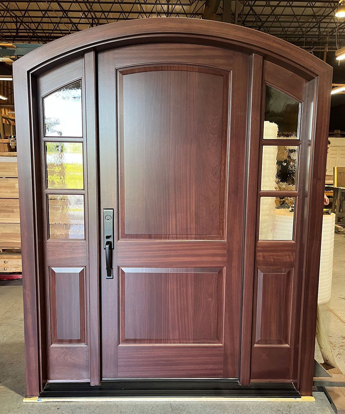 Brillantes #28467
Mahogany door
Antique glass
Finished in Rosewood