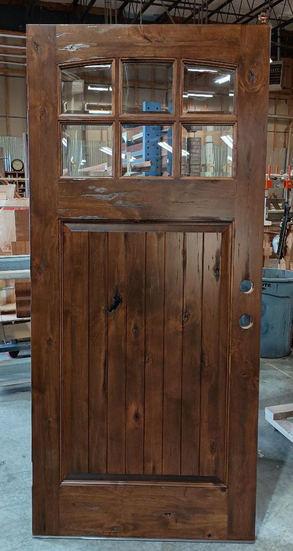 Rigilano #28378
Knotty alder with hand distressing & beveled glass
Finished in Chappo