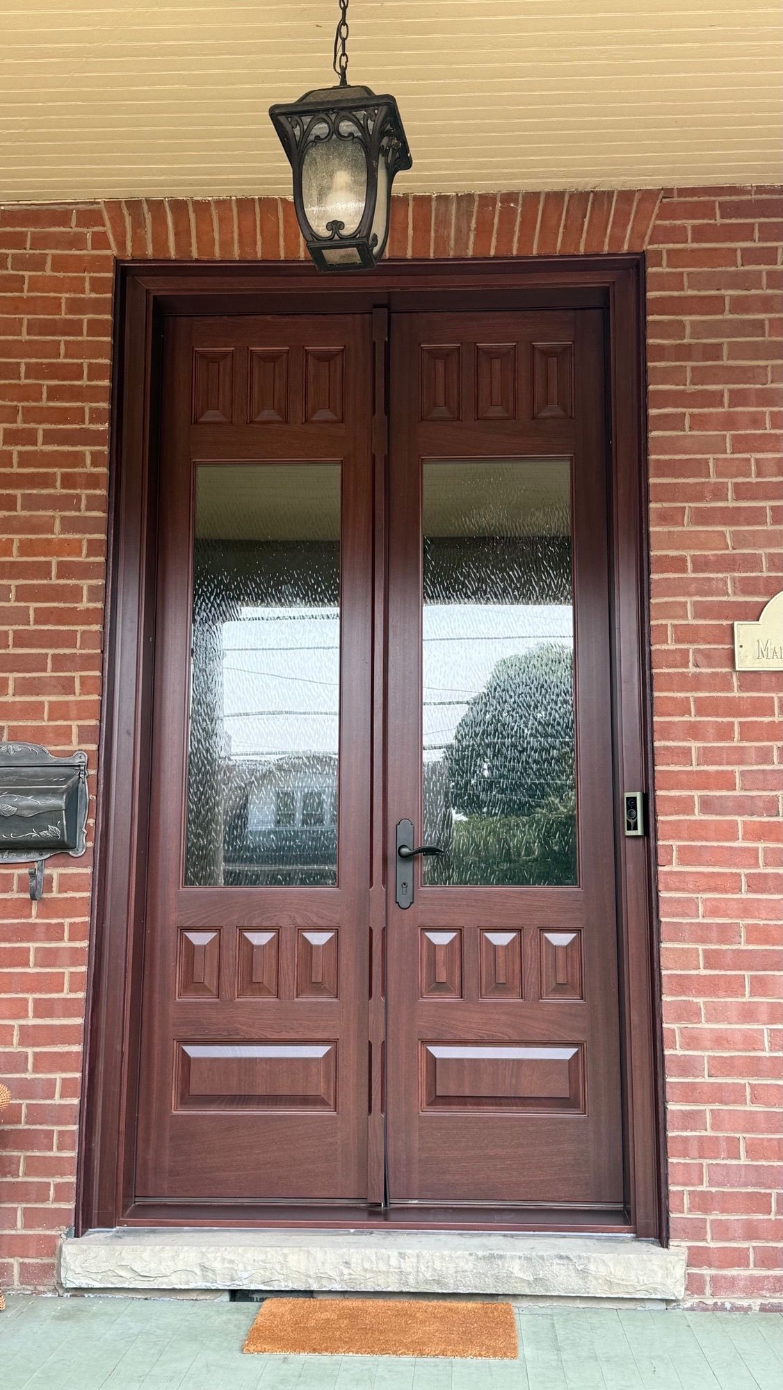 Glen #29034
Mahogany door with Mahogany sill
Water glass
Oversize chamfered t-astragal
Split finish – Rosewood & custom match interior stain
Bloomsburg, PA