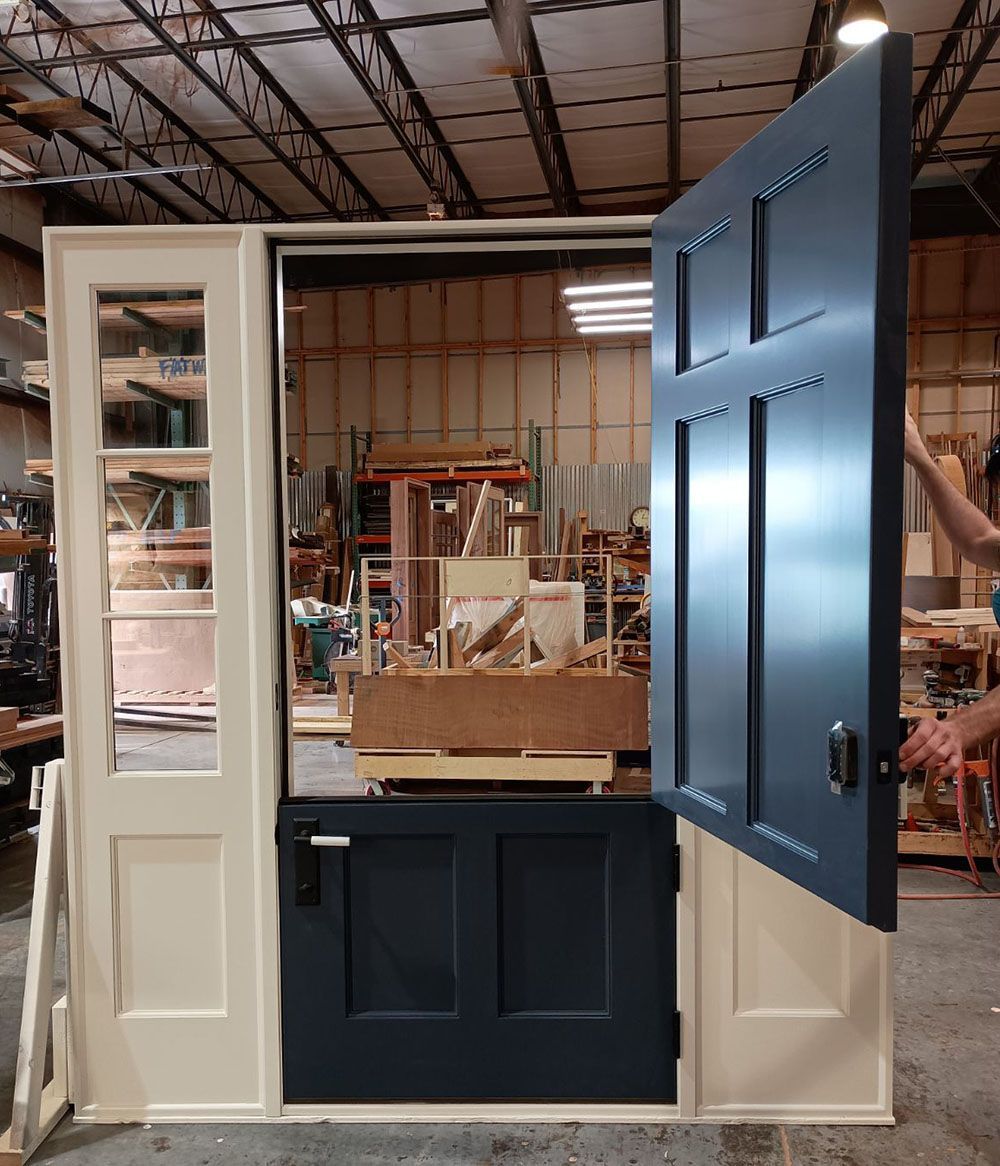 Upham #28334
Mahogany Dutch door
Painted in BM HALE NAVY & BM WHITE DOVE