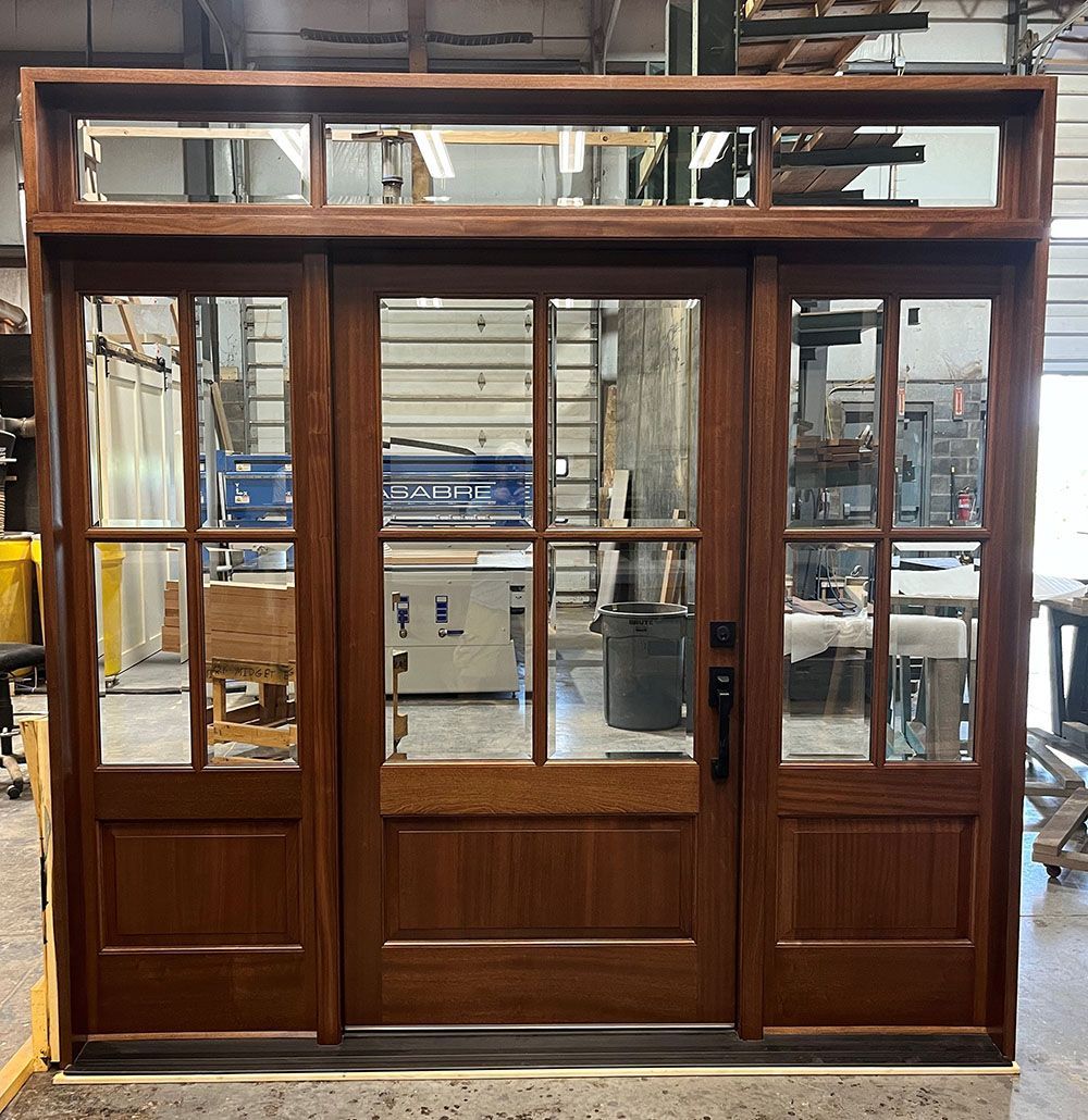 Vaughn #28449
Mahogany door with beveled glass
Finished in Chappo