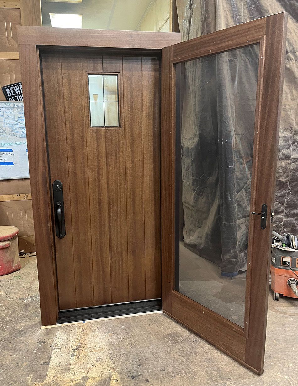 Ward #28354
Mahogany door & screen door
Finished in 50/50 blend Minwax Dark Walnut & English Chestnut
