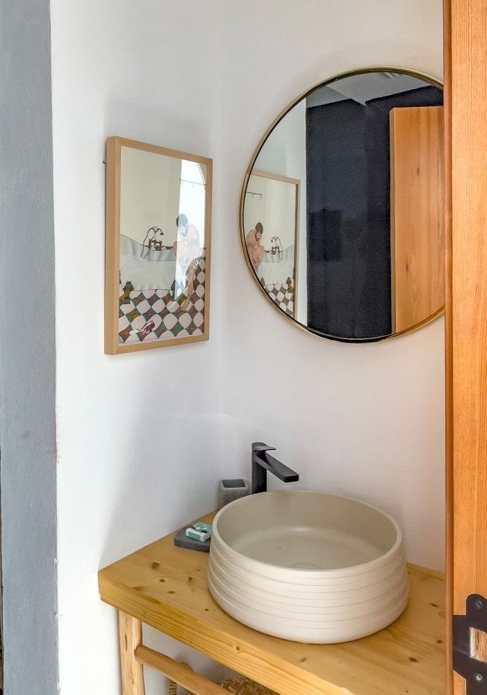 A bathroom with a sink and a mirror on the wall