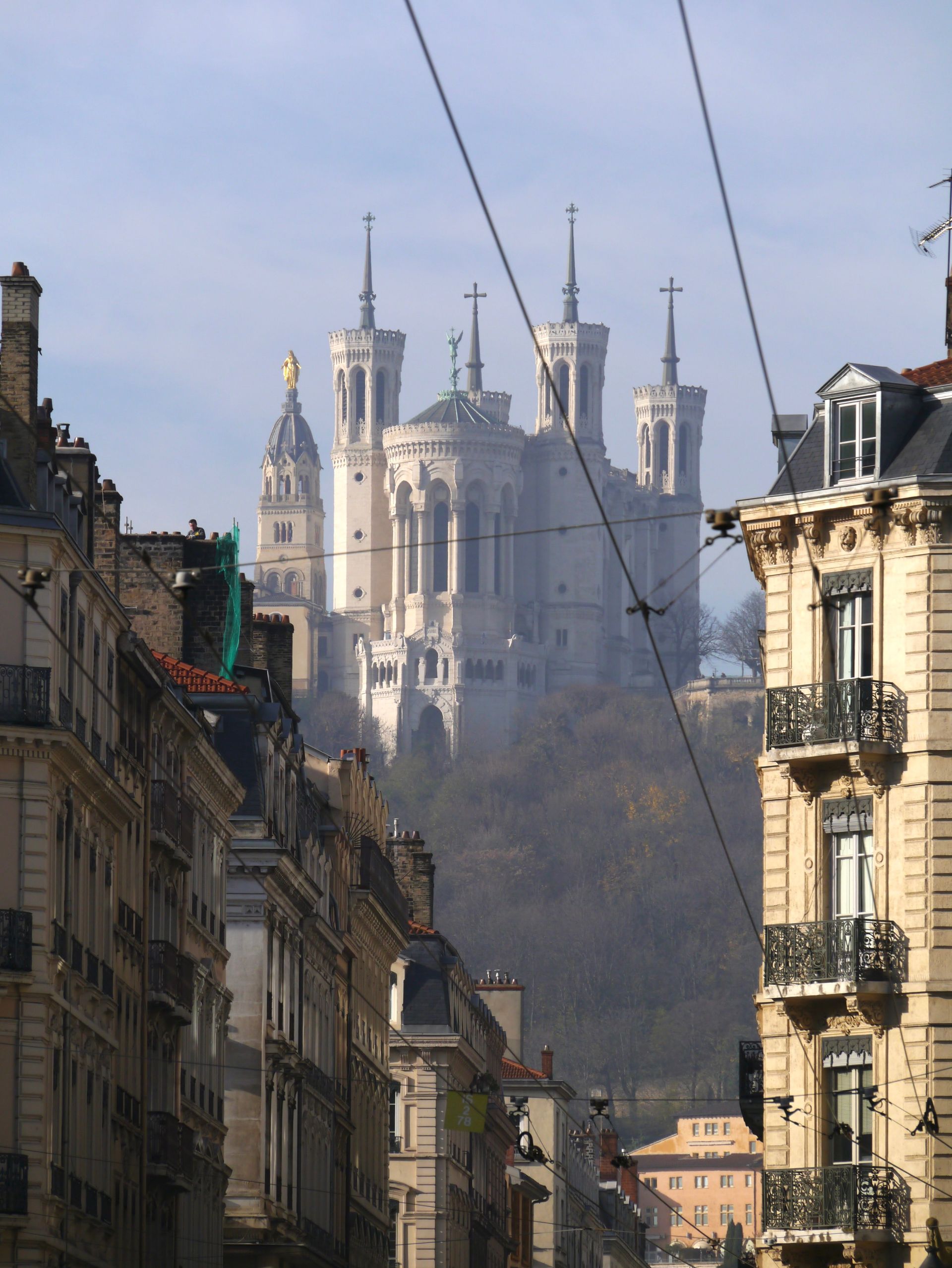 Exploring Architectural Wonders Exploring Architectural Wonders