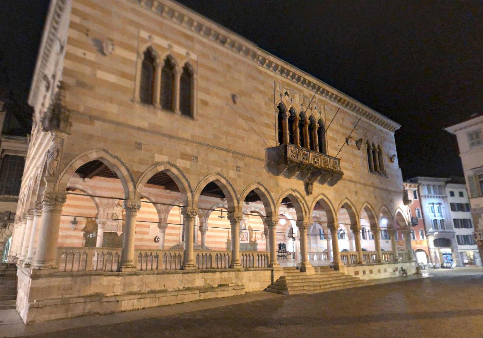 Loggia del Lionello by Googl Earth; Loggia del Lionello by Googl Earth
