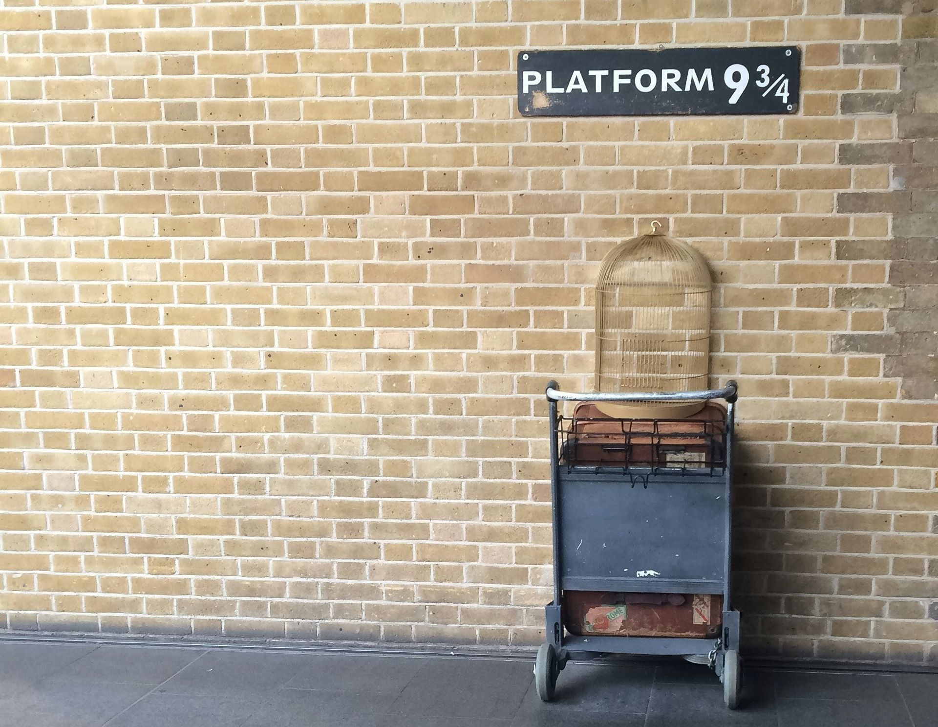 PLATFORM 9 AND ¾ PLATFORM 9 AND ¾