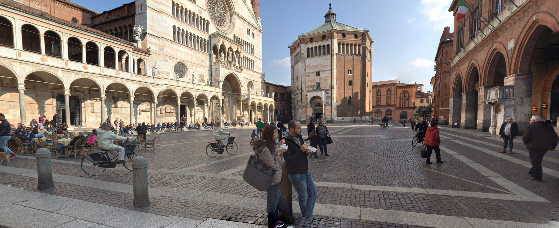 Piazza del Comune by Google Earth Piazza del Comune by Google Earth