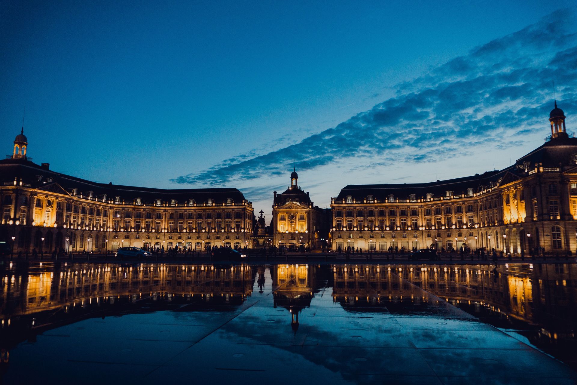 Urban Elegance in Bordeaux Urban Elegance in Bordeaux