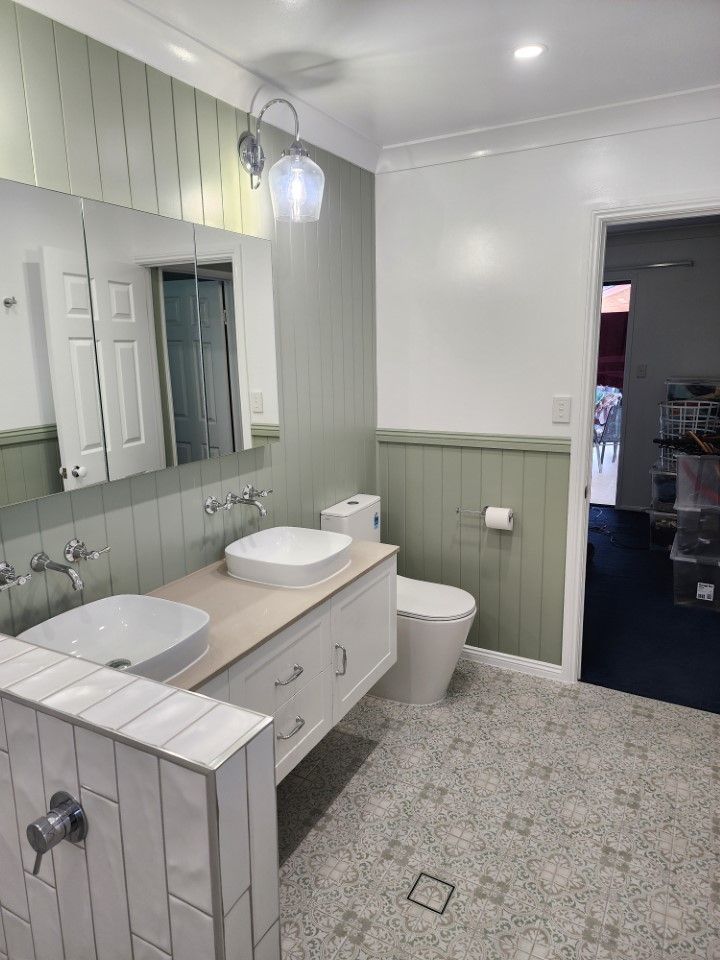 Modern Bathroom With Double Vanity, Mirror, Toilet, and Tiled Floor — Done Right Bathrooms And Renovations in Edmonton, QLD