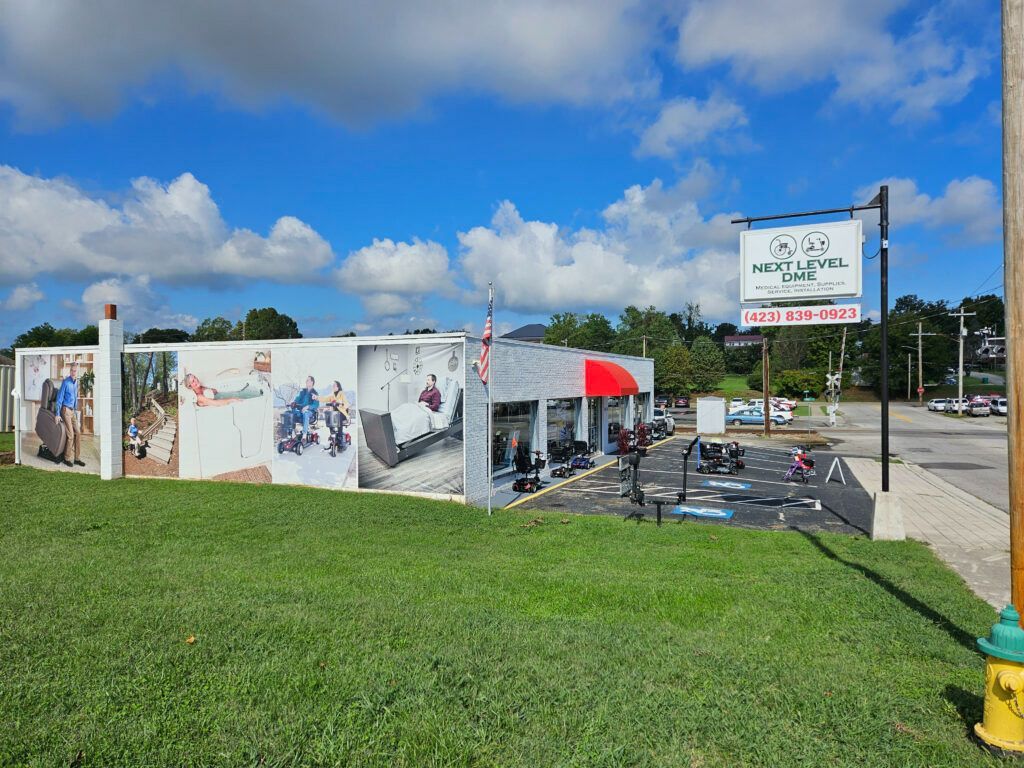 Showroom building with mural walls