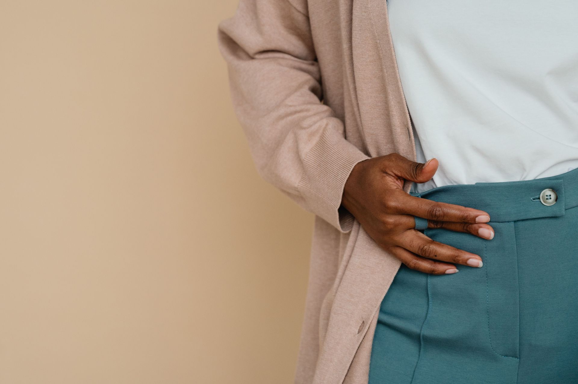 leaky gut pain in woman