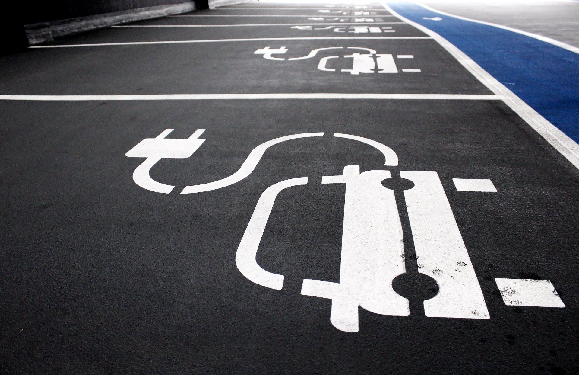 A parking lot with a stenciled sign that says ' t ' on it