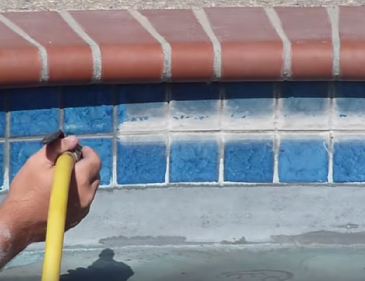 bead blasting pool tiles to clean them from calcium deposits