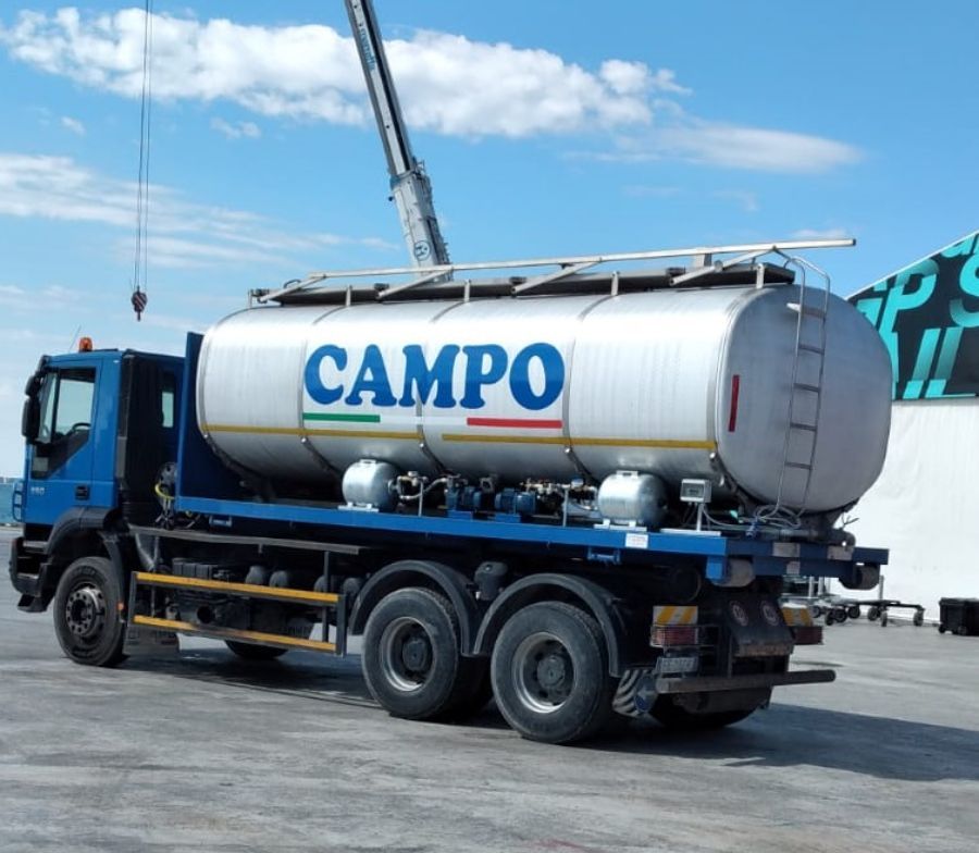 camion cisterna dell'impresa edile