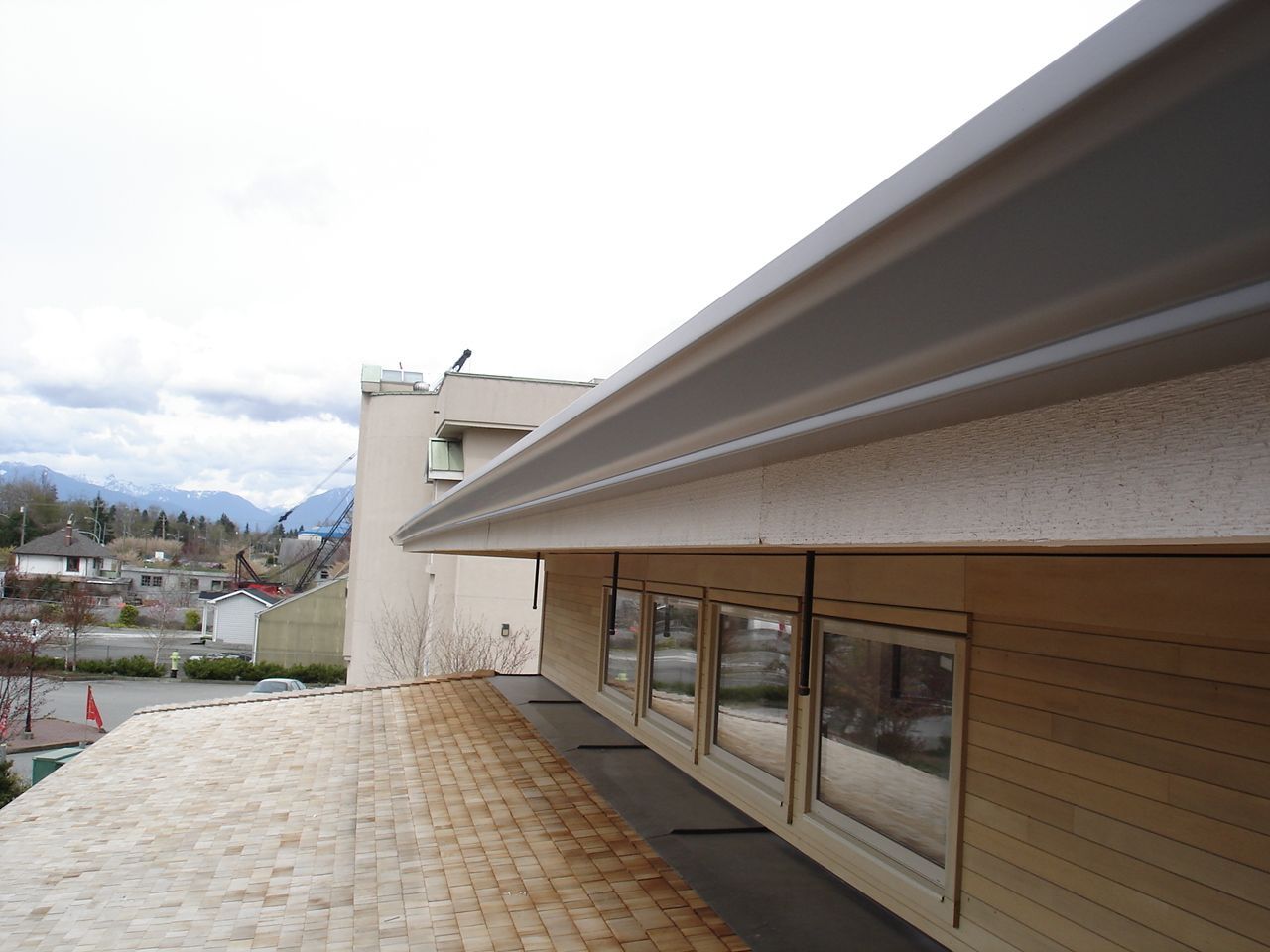 A building with a roof that has a gutter on it