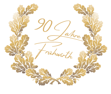 Ein goldener Kranz mit den Worten 90 Jahre Frihworth darauf