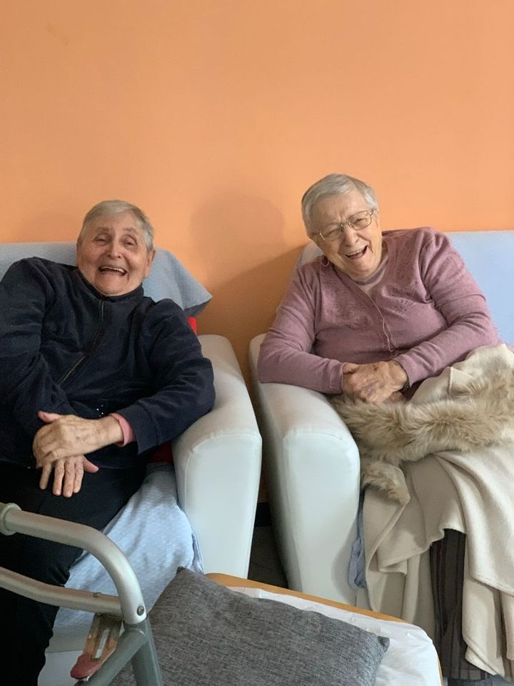 signori anziani sorridenti