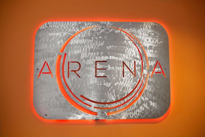 A sign that has the word arena on it