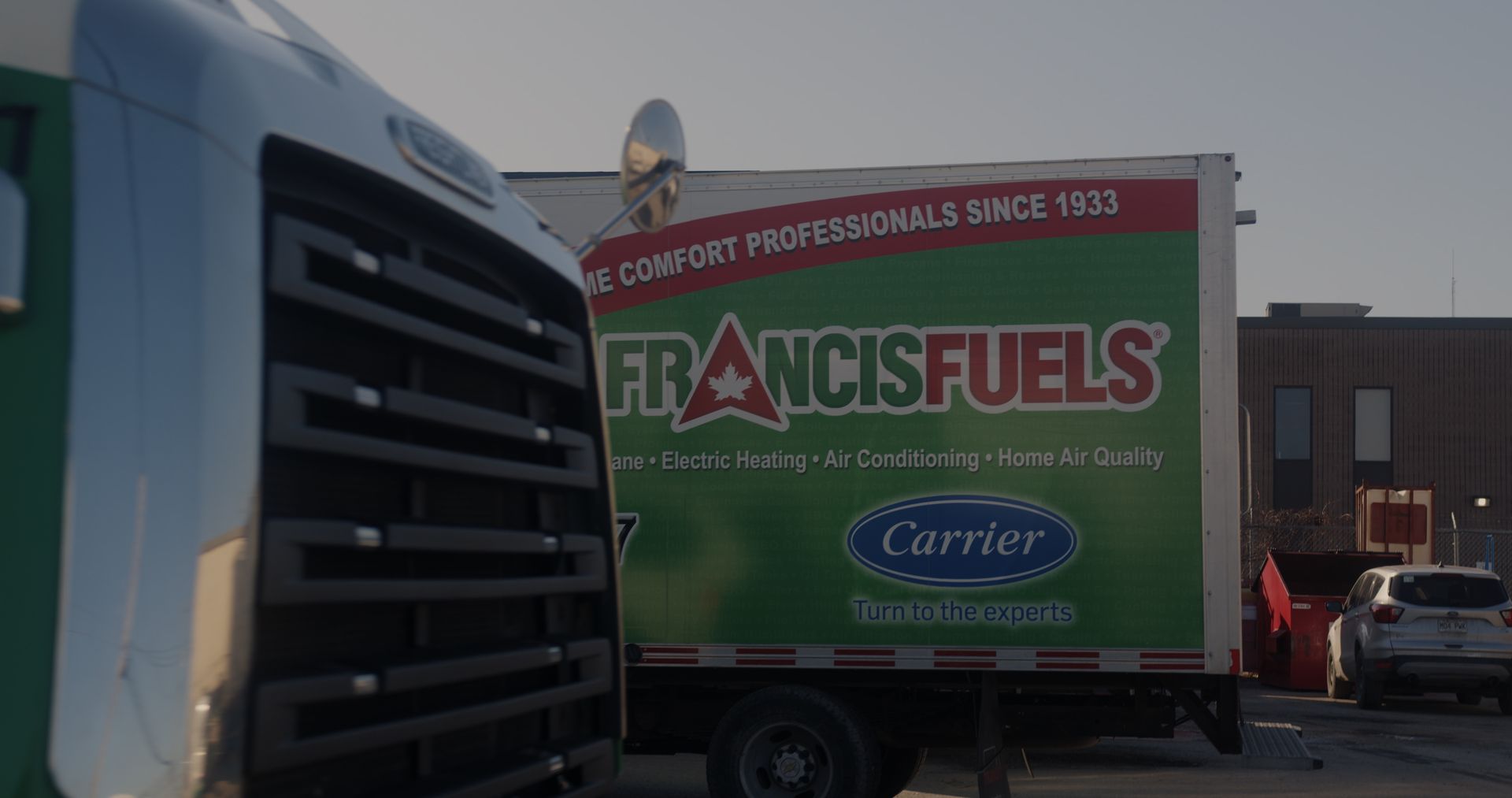 Un camion vert avec l'inscription Francisfuels sur le côté
