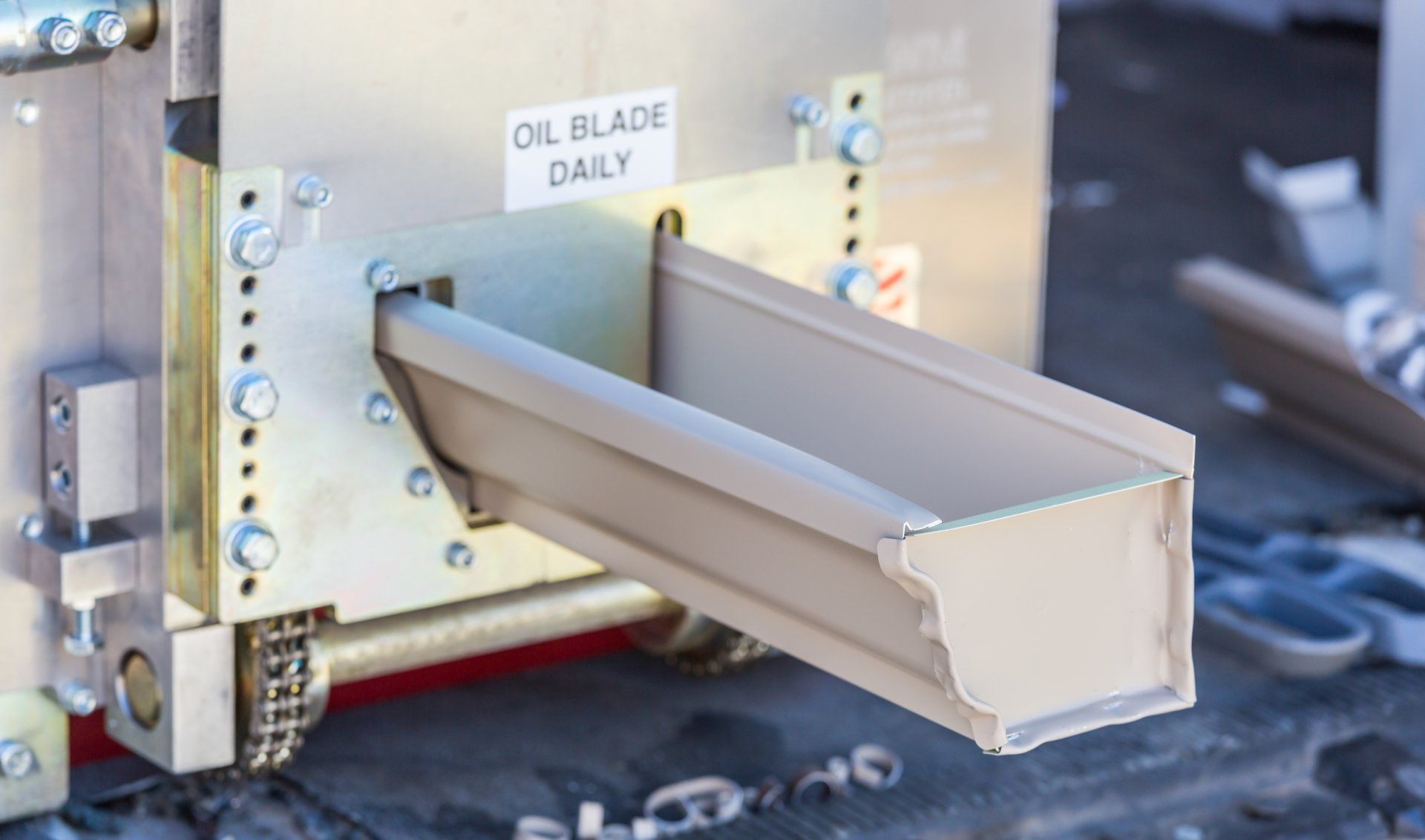 Aluminum Rain Gutter Feeding Through Seamless Shaping Machine.