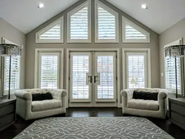 A living room with two chairs , a rug , and a vaulted ceiling. Love is Blinds Arizona (844) 936-2446