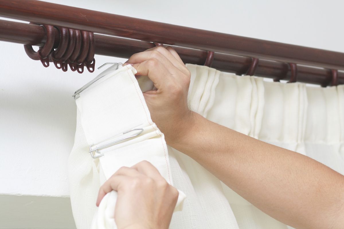 Correct Curtain Installation Techniques to Prevent Light Bleed