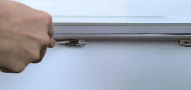 Step-by-Step Guide to Removing Honeycomb Blinds Safely