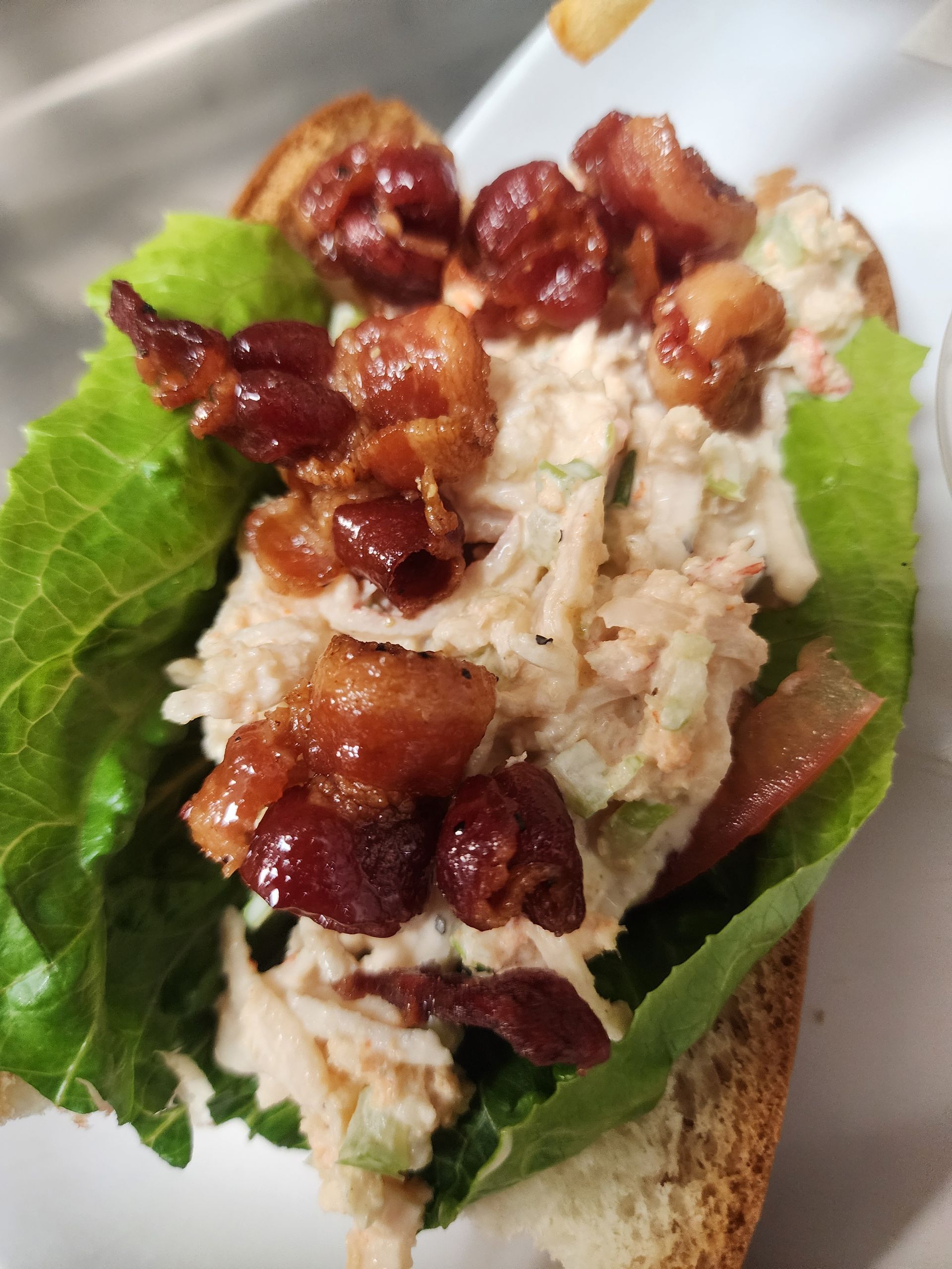 LOBSTER BLT ROLL